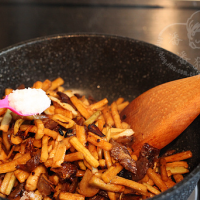 白辣椒炒腊味萝卜干