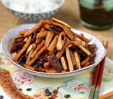 白辣椒炒腊味萝卜干