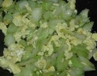 西芹炒鸡蛋
