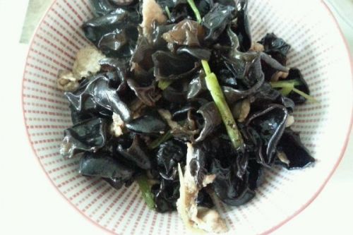 肉丝芹菜炒木耳