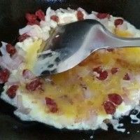 洋葱腊肠炒蛋