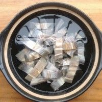 特色菜醋煮鲨鱼干