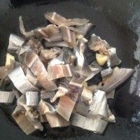 特色菜醋煮鲨鱼干