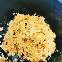 做正宗好吃停不了嘴 蟹黄咸蛋黄肉松烧卖的图片步骤2