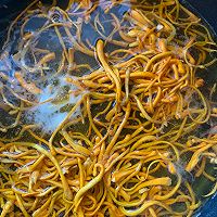 做正宗虫草花炒肉的图片步骤1