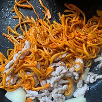 做正宗虫草花炒肉的图片步骤5
