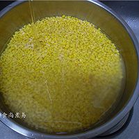 做正宗五香咸蛋鲜肉绿豆粽的图片步骤2