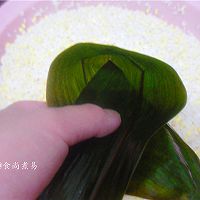 做正宗五香咸蛋鲜肉绿豆粽的图片步骤8