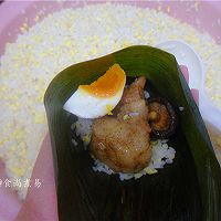 做正宗五香咸蛋鲜肉绿豆粽的图片步骤9