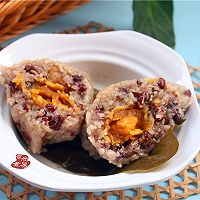 做正宗五香咸蛋鲜肉绿豆粽的图片步骤16