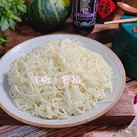 做正宗茭白青椒肉丝冷面的图片步骤4