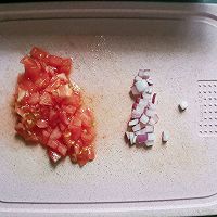 做正宗番茄三文鱼闷面的图片步骤2