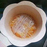 做正宗番茄三文鱼闷面的图片步骤9