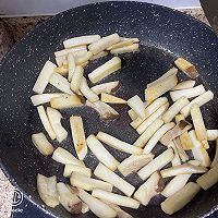 做正宗鸡腿菌炒牛肉的图片步骤4