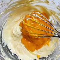 做正宗芒果轻芝士蛋糕的图片步骤2