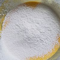 做正宗芒果轻芝士蛋糕的图片步骤4