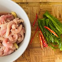 做正宗减脂版-莲白肉丝的图片步骤2