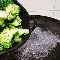 做正宗拌西兰花的图片步骤8