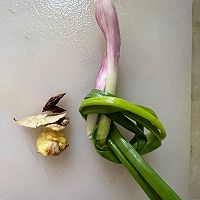 做正宗不炒糖色的红烧肉的图片步骤2