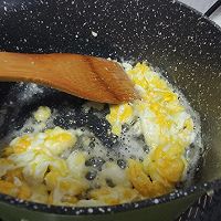 做正宗蒸豆皮素三鲜卷蘸酱的图片步骤2