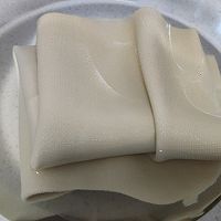 做正宗蒸豆皮素三鲜卷蘸酱的图片步骤5