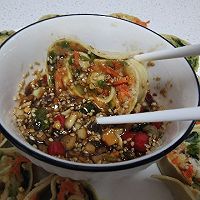 做正宗蒸豆皮素三鲜卷蘸酱的图片步骤12