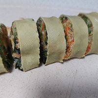 做正宗蒸豆皮素三鲜卷蘸酱的图片步骤13