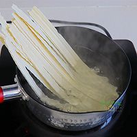 做正宗辣椒酱拌刀削面的图片步骤2