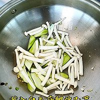 做正宗丝瓜菌菇鸡蛋汤的图片步骤3