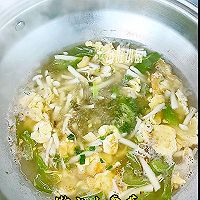 做正宗丝瓜菌菇鸡蛋汤的图片步骤6