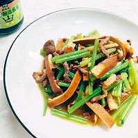 做正宗芹菜炒肉丝的图片步骤1