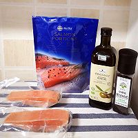 做正宗香煎三文鱼时蔬沙拉的图片步骤2