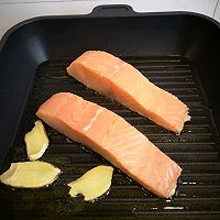 做正宗香煎三文鱼时蔬沙拉的图片步骤3