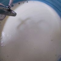 做正宗奶油戚风蛋糕的图片步骤12