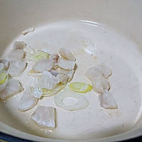 做正宗挪威北极鳕鱼番茄疙瘩汤的图片步骤2