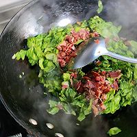做正宗莴笋叶腊鸡腿肉猪油菜踏饭的图片步骤3