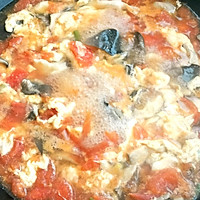 做正宗番茄菌菇鸡汁蛋汤的图片步骤5