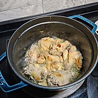 做正宗法式奶油菌菇烩鸡块(双人份)的图片步骤3