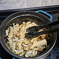 做正宗法式奶油菌菇烩鸡块(双人份)的图片步骤5