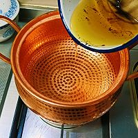 做正宗云南菜~铜锅笋干鸡汤的图片步骤2