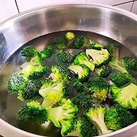 做正宗蒜蓉西兰花的图片步骤2