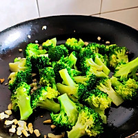 做正宗蒜蓉西兰花的图片步骤8