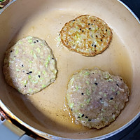 做正宗宝宝辅食:猪肉蔬菜饼的图片步骤5