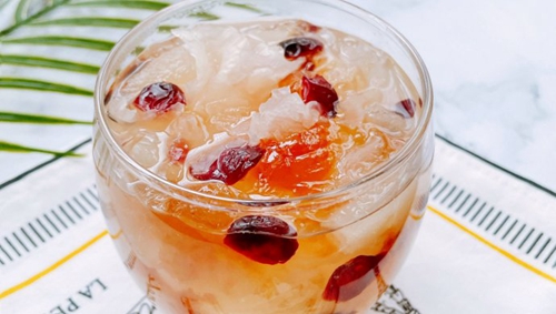 蔓越莓银耳桃胶雪梨羹