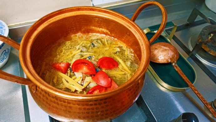 云南菜~铜锅笋干鸡汤