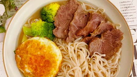 煎蛋牛肉面