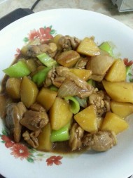 鸡肉炖土豆