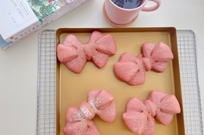 紫薯蝴蝶结面包