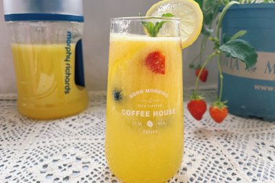 凤梨乌龙鲜果饮