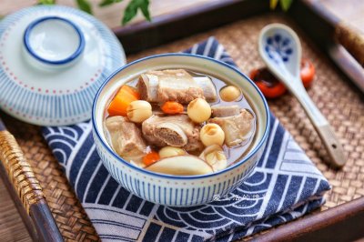 海底椰莲子排骨汤